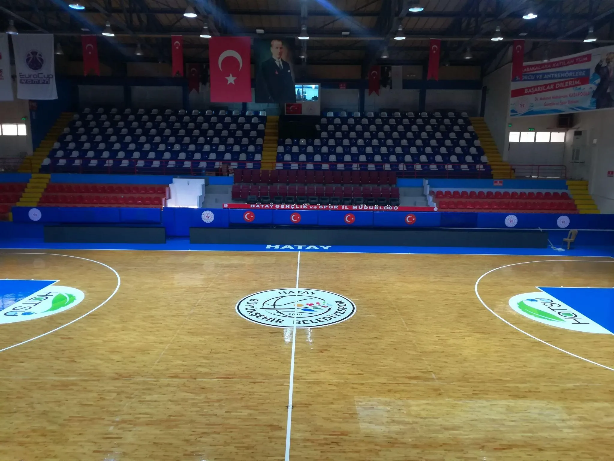 Yeni Hatay Atatürk Kapalı Spor Salonu Şehri Sporla Buluşturuyor 